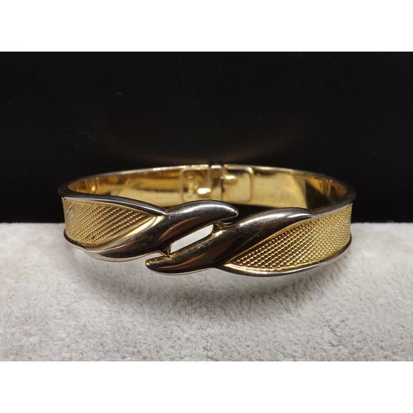 Vintage Monet Mesh Finish Hinged Bracelet, Gold Plated Bangle, 1960s - Picture 6 of 10